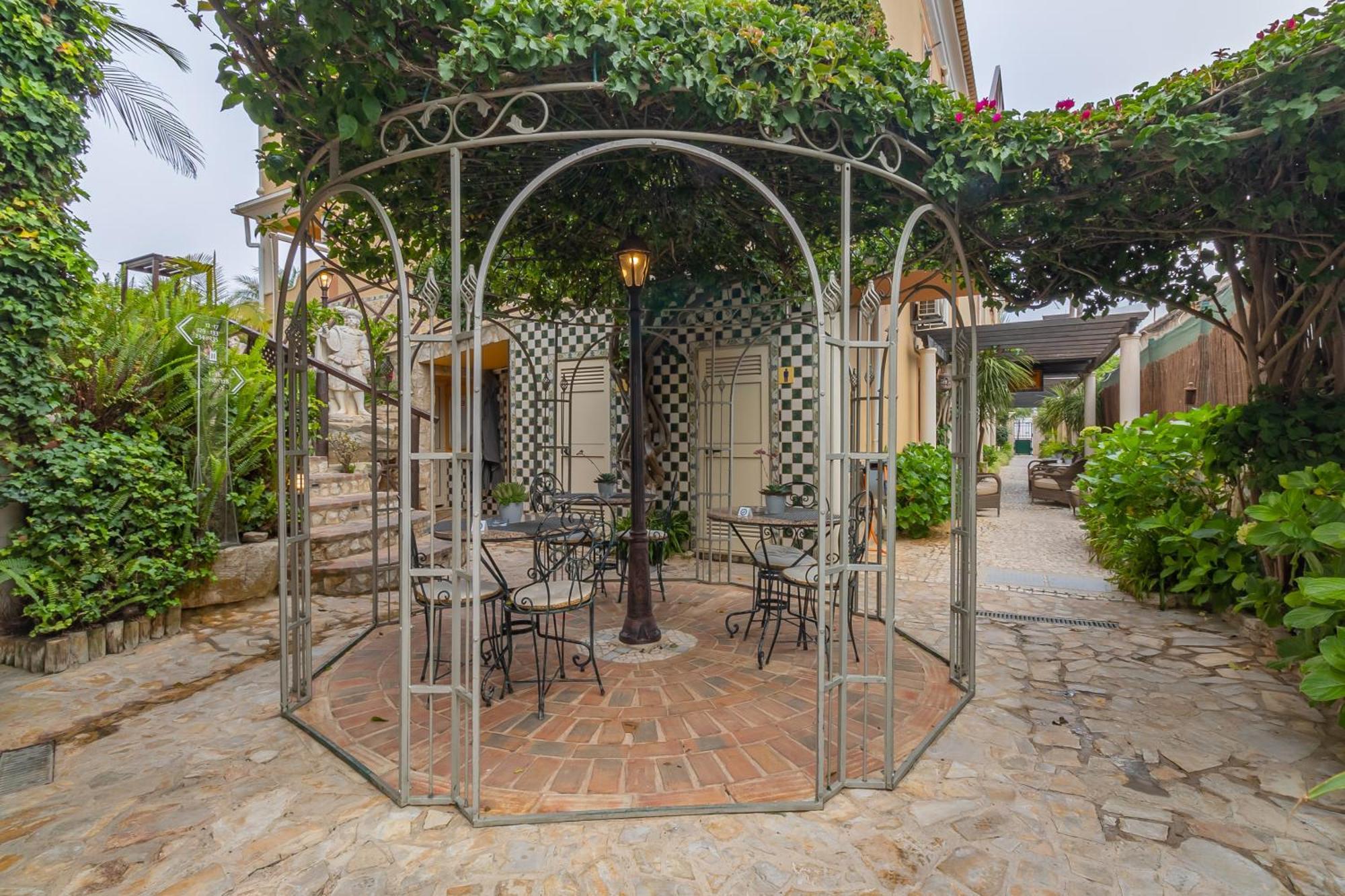 Charming & Dom Manuel I Adults Only Guest house